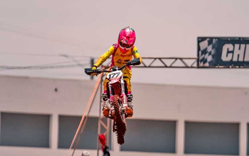Jovens pilotos de Cianorte conquistam pódios na 8ª Etapa do Paranaense de Motocross 