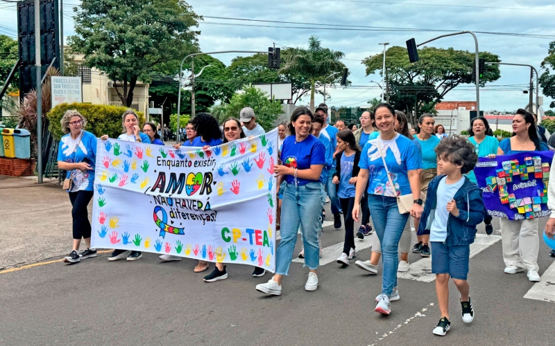  4ª Passeata Abril Azul reúne mais de mil pessoas pela conscientização sobre o autismo