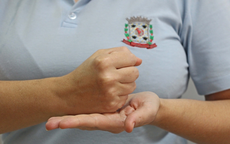 Prefeitura de Cianorte credencia professores e intérpretes de Libras