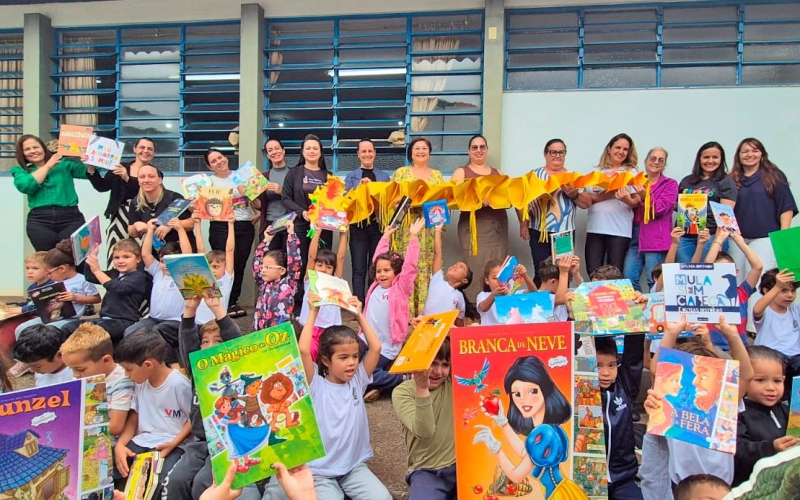 Educação de Cianorte investe mais de meio milhão em livros de literatura infantil