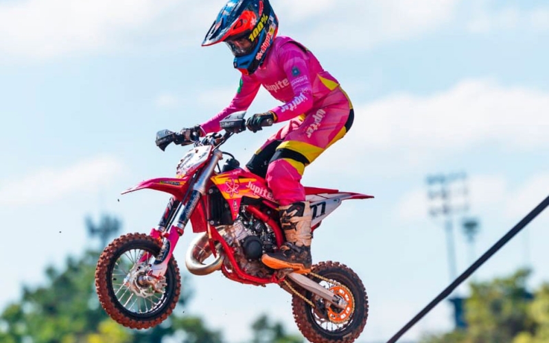 Jovem talento cianortense brilha em sequência de corridas de motocross 