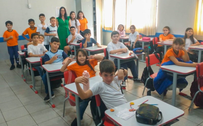 Estudantes das escolas municipais prestigiam palestra sobre bem-estar animal