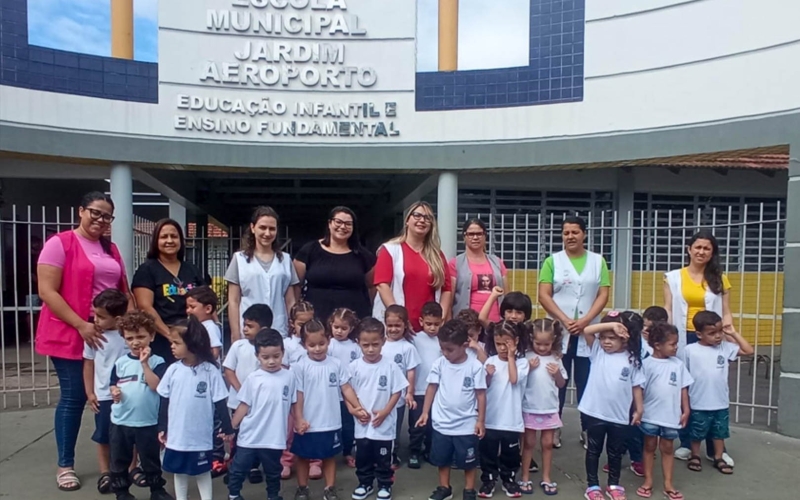 Visita incentiva a adaptação de crianças do CMEI para a escola