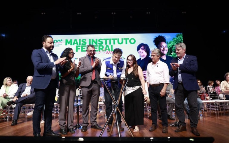 Ministro da Educação e reitor do IFPR assinam Ordem de Serviço para construção de campus em Cianorte