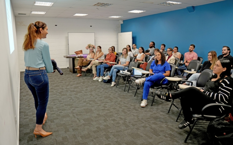 Profissionais da Atenção Básica de Cianorte aprimoram conhecimentos em saúde da criança