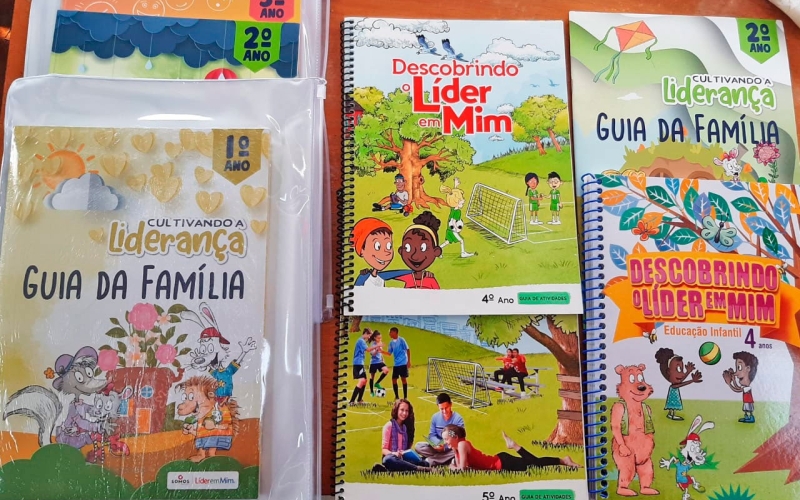 Material socioemocional “Descobrindo o líder em mim” é implementado em três escolas municipais