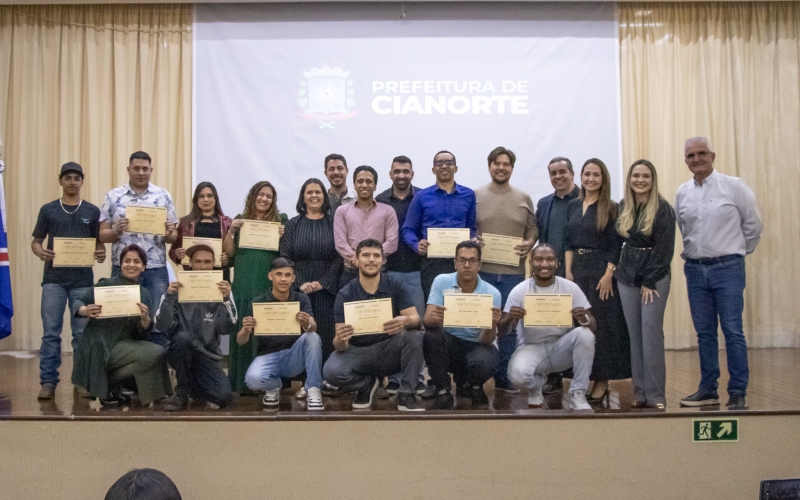 Prefeitura e parceiros celebram a conclusão de 14 cursos profissionalizantes
