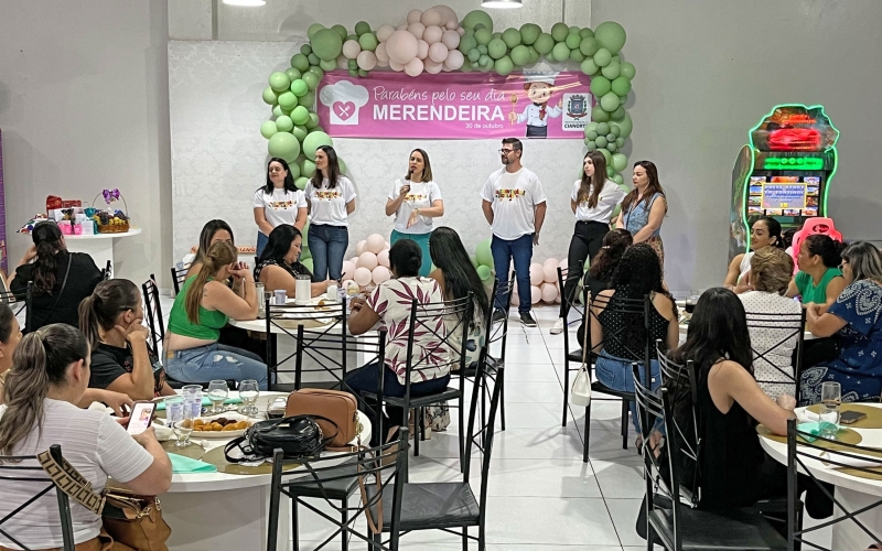 Merendeiros escolares são homenageados pela passagem de seu dia 