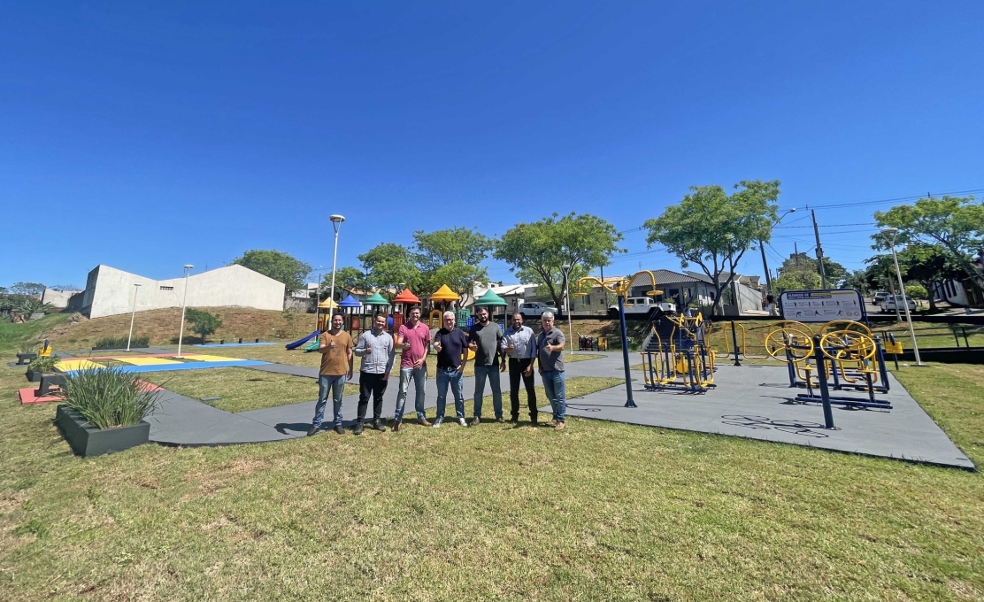 Prefeitura reforma parque infantil e instala ATI no Morada do Sol
