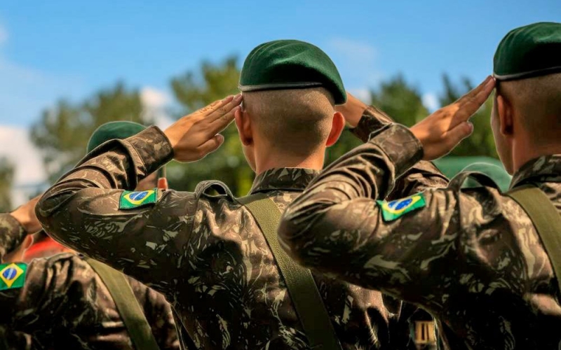 Jovens que completam 18 anos em 2026 devem realizar o alistamento militar