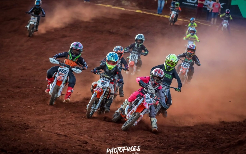 Família cianortense participa de etapa do paranaense de motocross