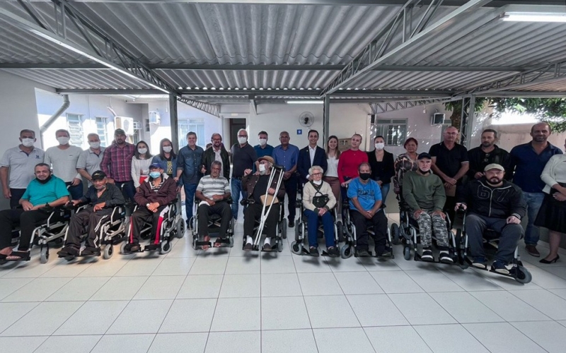Ciscenop entrega 11 cadeiras de rodas motorizadas