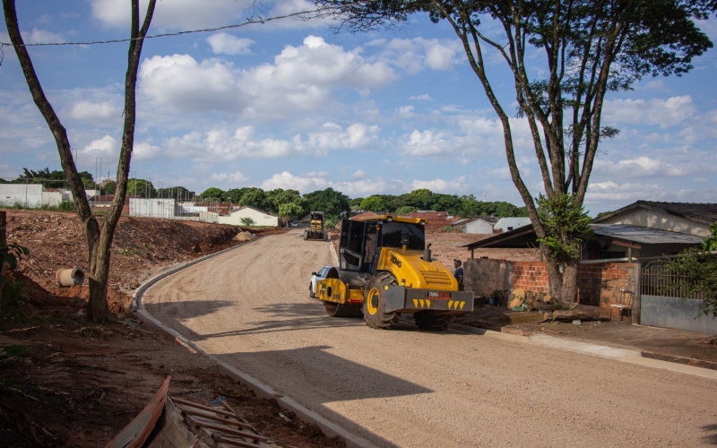 Pavimentação de via ligando o Jardim Tropical ao das Oliveiras está em fase de conclusão