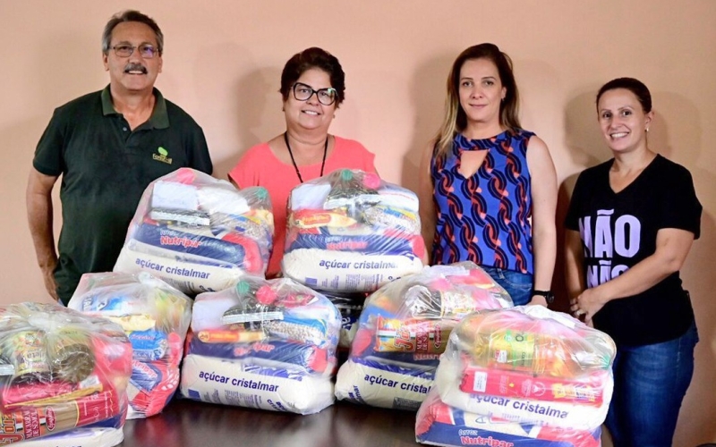 Secretaria de Políticas Públicas para Mulheres, Crianças e Adolescentes recebe doação de cestas básicas